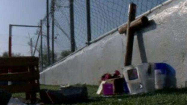 Muere niño al caerle una portería en Nuevo León