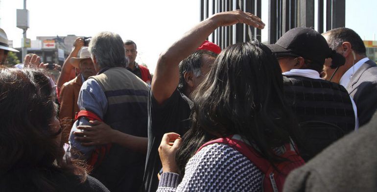 Normalistas secuestran 23 camiones en Oaxaca