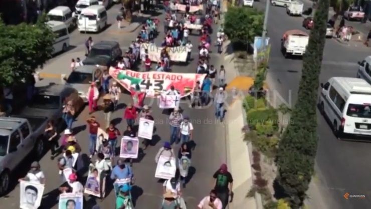 Marchan por normalistas muertos en desalojo violento en 2011