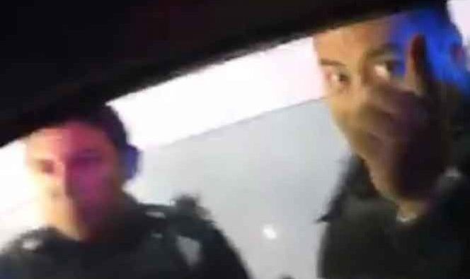 Video: policías de Nuevo León rocían gas lacrimógeno a conductor