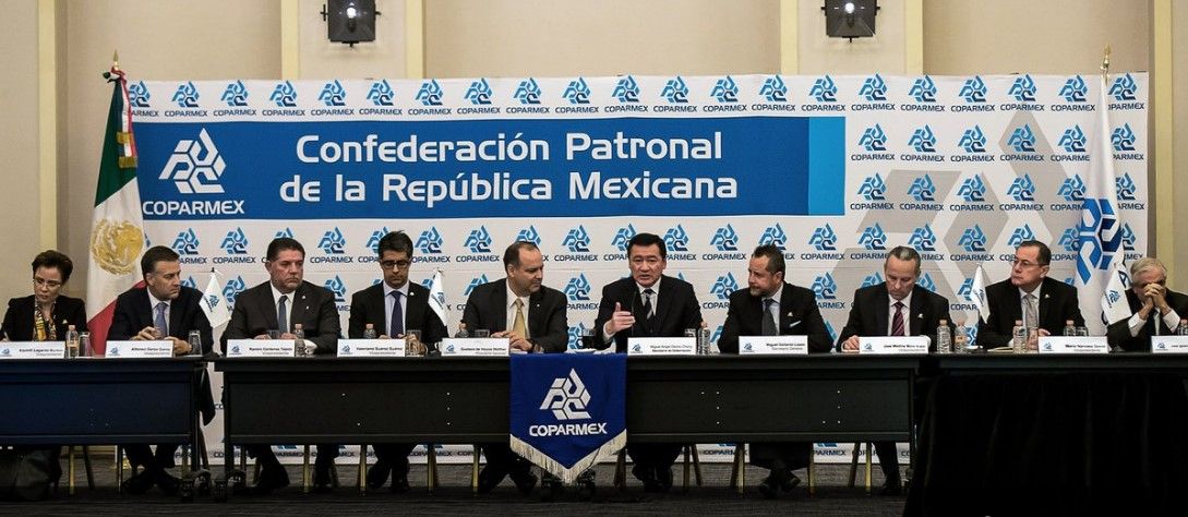 Osorio Chong se reúne con empresarios