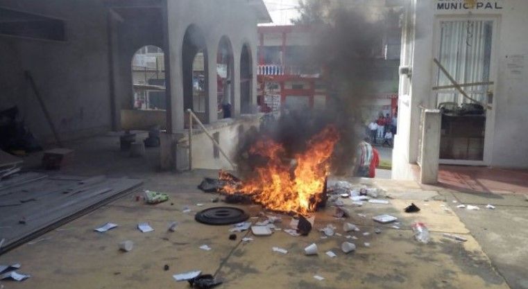 Vandalizan palacio municipal oaxaqueño por muerte de un preso - palacio-municiapal