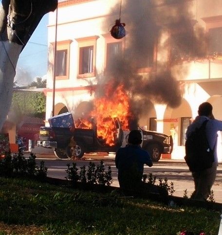 Vandalizan patrulla durante informe de alcalde chiapaneco - patrulla-I