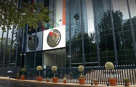 Detienen a dos personas por transportar a 80 indocumentados en Tabasco - pgr-5