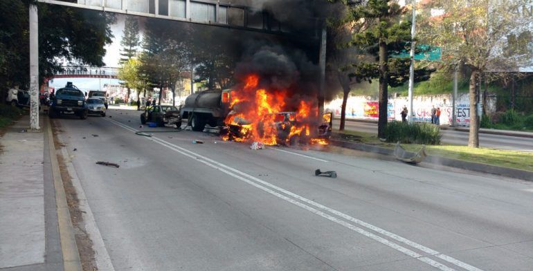 Pipa choca en Xalapa y deja cuatro muertos