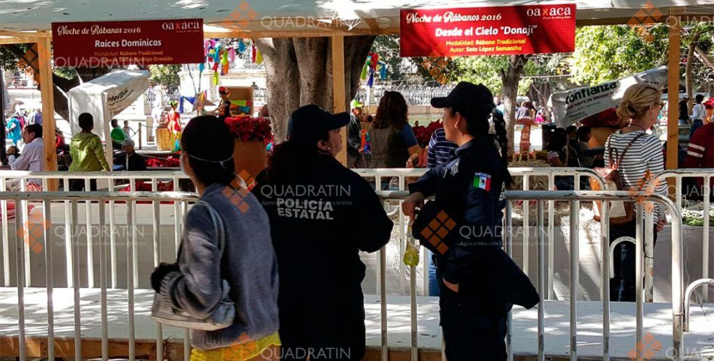 Resguardan 500 policías el Zócalo de Oaxaca por Noche de Rábanos - poli2-1024x518