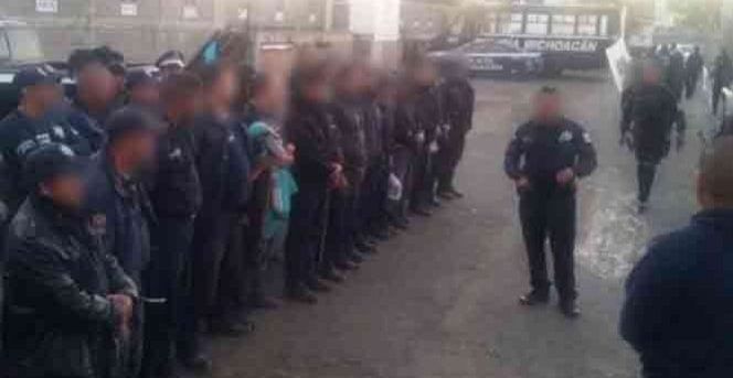 Regresan a funciones 53 policías de Michoacán