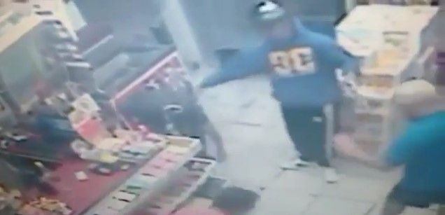 Video: policía vestido de civil abate a ladrón de tienda