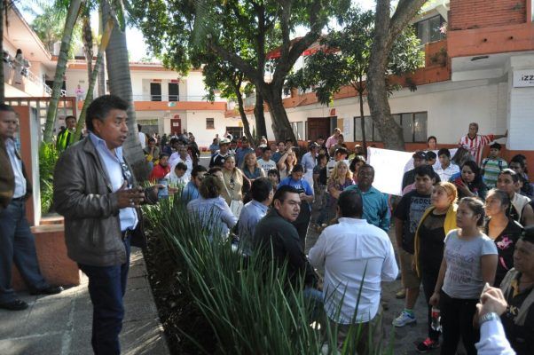 Comerciantes toman Ayuntamiento de Cuernavaca en apoyo a Blanco
