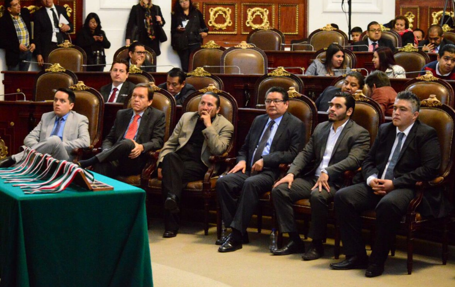 Saúl Sánchez Lemus recibe la presea Miguel Ángel Granados Chapa