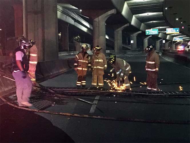 Tráiler choca contra puente peatonal en Periférico Norte - puente-2