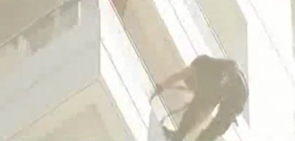 Rescatan a bebé de incendio