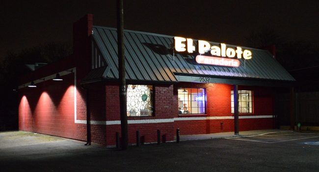 Inmigrantes abren restaurante mexicano-vegetariano en Dallas