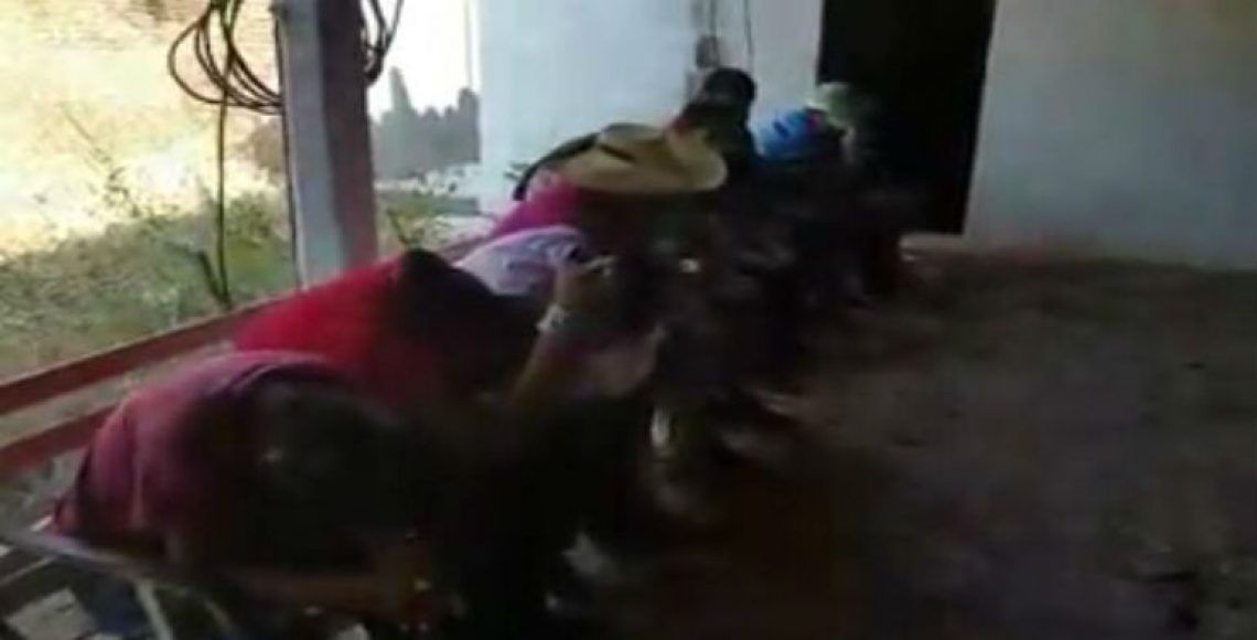 Autodefensas liberan a 5 personas vinculadas a "El Tequilero" - retenidosteki-1140x580