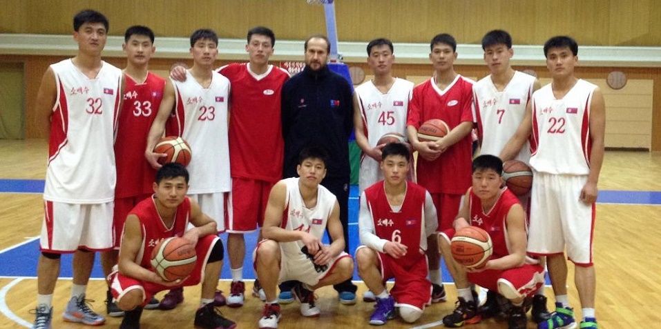 Entrenador narra experiencia de dirigir Selección de Basquetbol de Corea del Norte