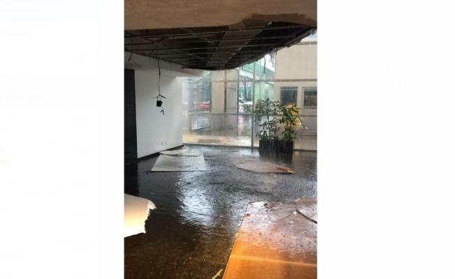 Trabajadores bloquean edificio de Semarnat - semarnat-4