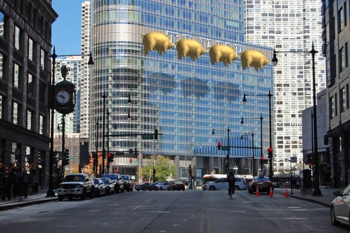 Proponen tapar con “cerdos voladores” letrero de Trump Tower - south-view_final-720x479
