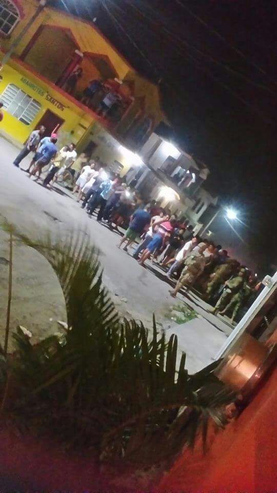 Dos muertos por enfrentamiento entre vecinos y policías - tabasco-5