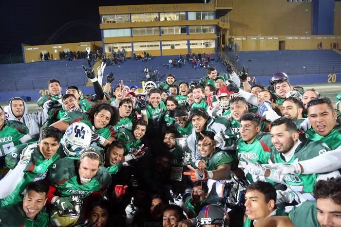 México remonta para ganar el Tazón Azteca