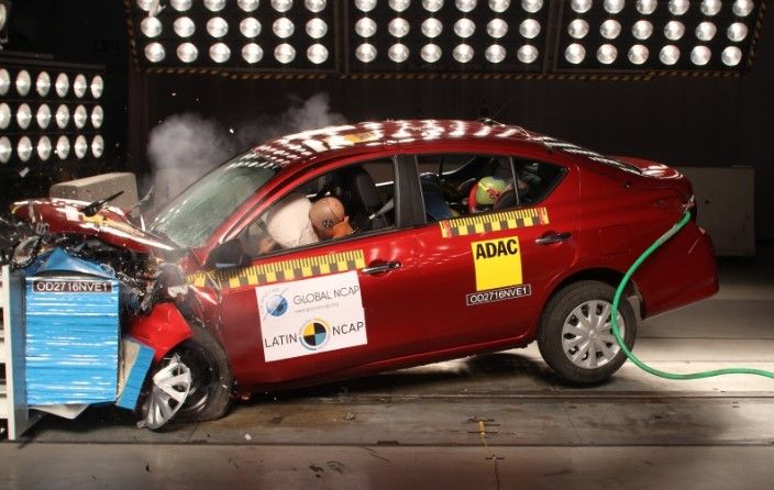Versa y March fabricados en México bajan su calificación en seguridad