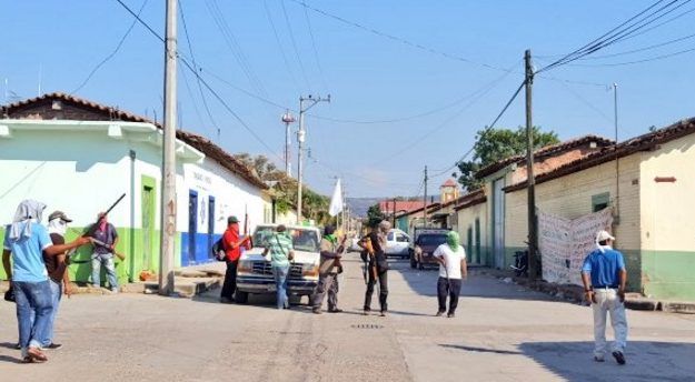 Trasladan a 4 detenidos por autodefensas de Totolapan