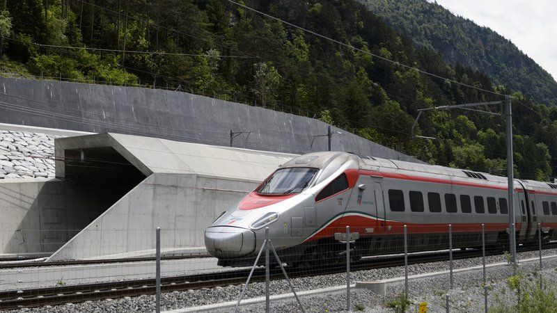 Video: trenes comienzan a recorrer el túnel más largo del mundo - tren-zurich
