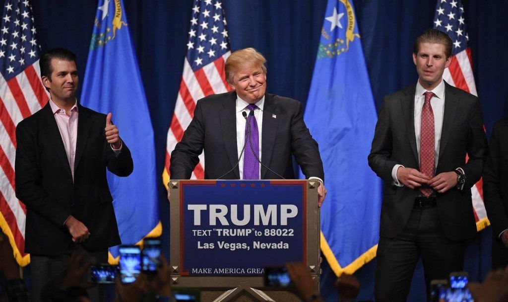 Fundación vende boletos para reunirse con Trump por un millón de dólares - trump-e-hijos-1024x608