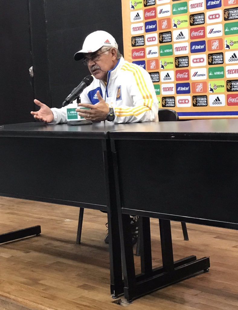 La Volpe un gran entrenador: "Tuca" Ferretti - tuca-ferretti-conferencia-788x1024