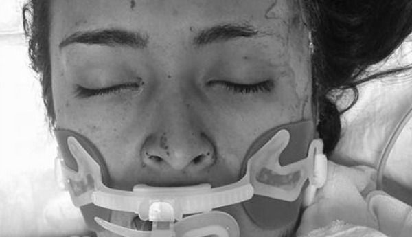 Mujer camina hasta hospital de Tultitlán desde el mercado de San Pablito