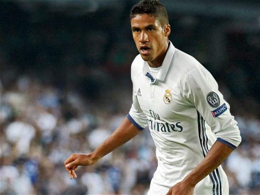 CR7 no aparece en la alineación de jugadores más valiosos del 2016 - varane-1