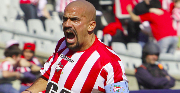 Verón se contrata a sí mismo como jugador