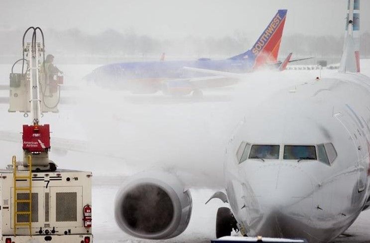 Cancelan más de 250 vuelos por tormenta de nieve en EE.UU. - vuelos-cancelados