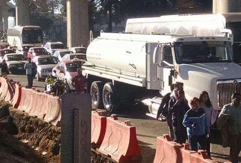 Zanja afecta circulación vial en la autopista México-Cuernavaca - zanja-mexico-cuernavaca-2