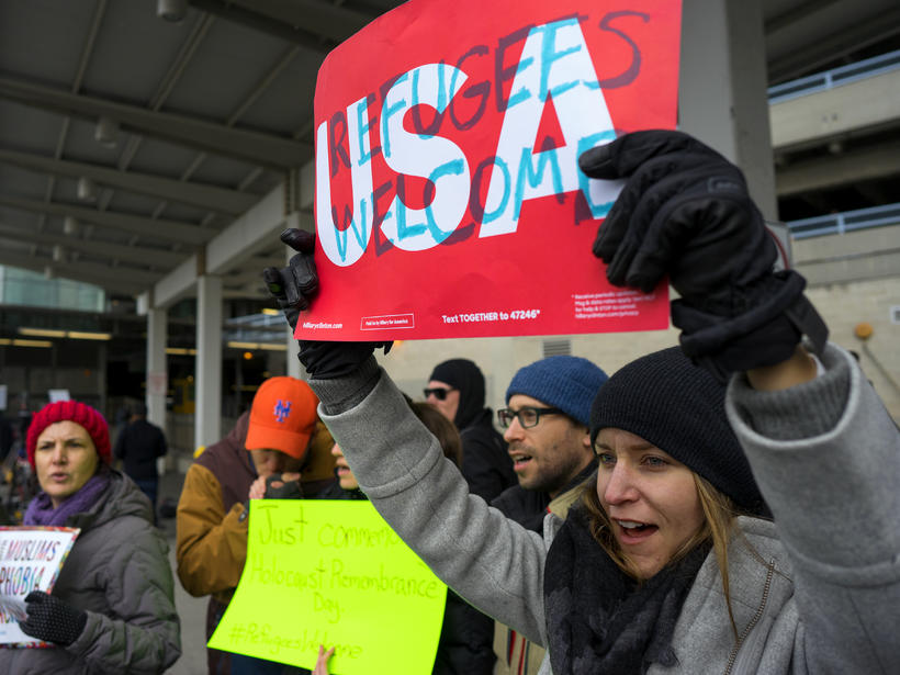 Protestas en aeropuertos de EE.UU. contra mandato de Trump - 01