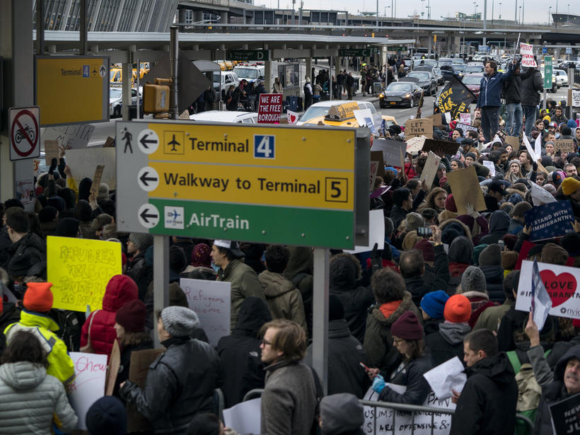 Protestas en aeropuertos de EE.UU. contra mandato de Trump
