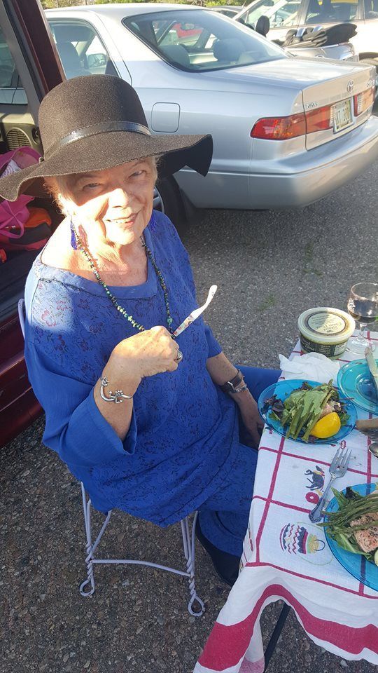 La primera estadounidense que abandona su país por Trump - 14055183_1146585295416507_134699098258768183_n