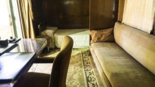 Los coches históricos que la Guardia Civil repara para el rey - 14828472798380_310x0-e1483549874870