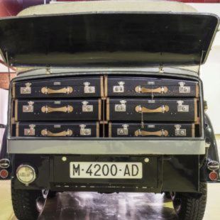 Los coches históricos que la Guardia Civil repara para el rey - 14828472959583_310x0