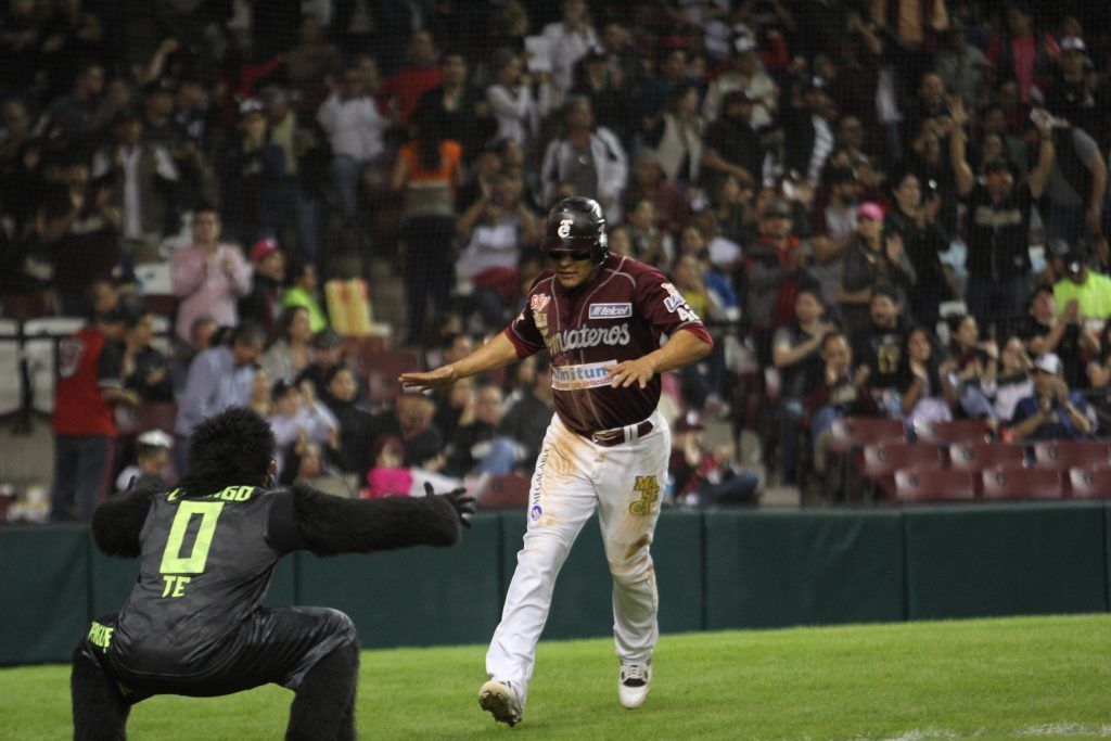 Culiacán empata la serie semifinal ante Los Mochis - 15-01-17-Manny-Rodríguez-anotó-la-del-empate-1024x683