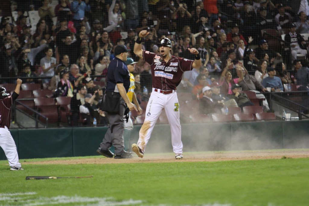 Culiacán empata la serie semifinal ante Los Mochis - 15-01-17-Sebastián-Elizalde-celebra-la-tercera-carrera-1024x683