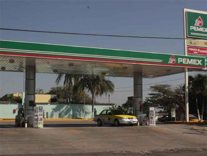 Baja el precio de la gasolina en Colima para no afectar a campesinos