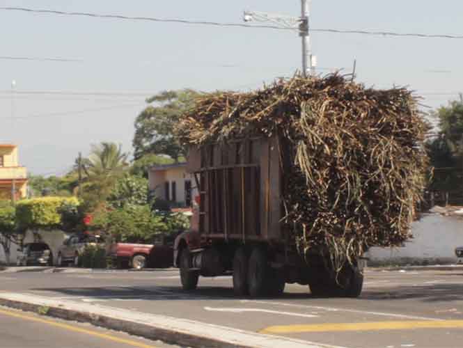 Baja el precio de la gasolina en Colima para no afectar a campesinos - 1594332