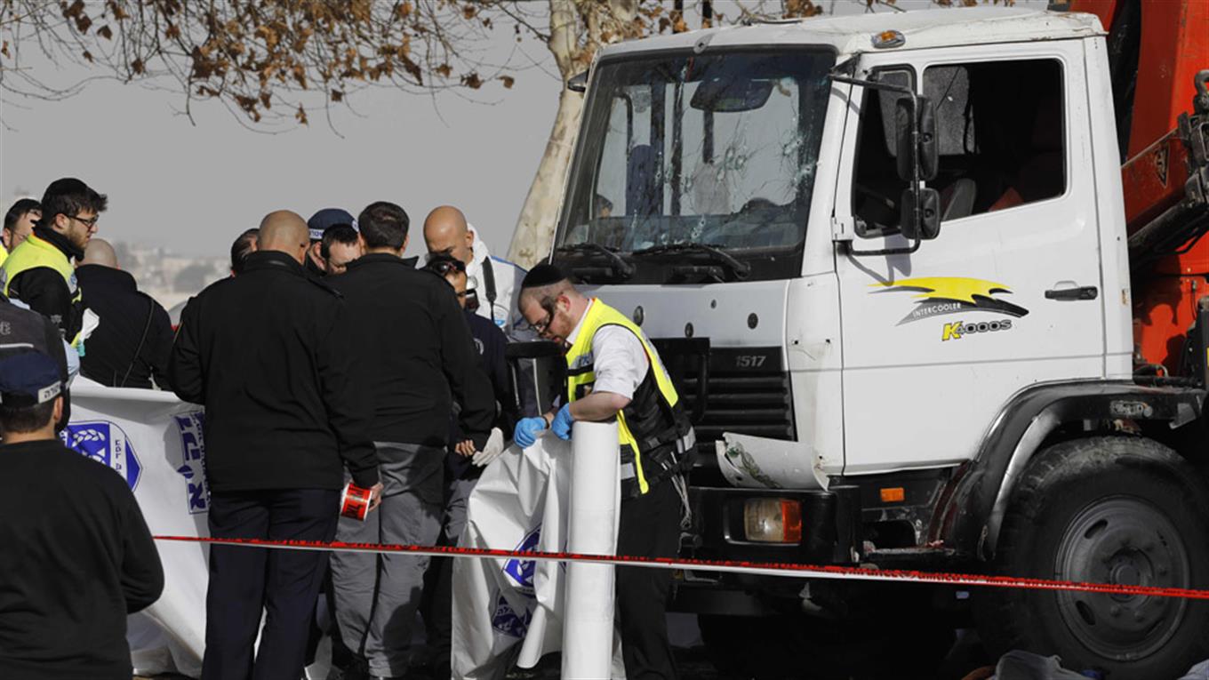 Video: camión atropella y mata a 4 soldados en Jerusalén