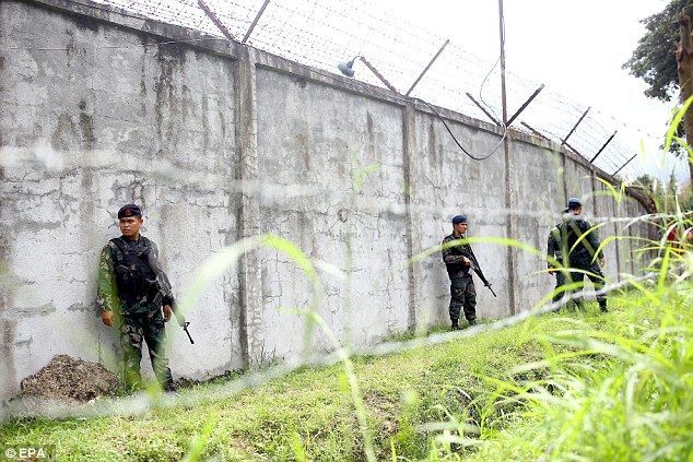 Escapan 158 reos de penal en Filipinas - 3BD546DE00000578-4086244-image-a-9_1483518806176