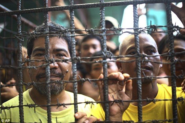 Escapan 158 reos de penal en Filipinas