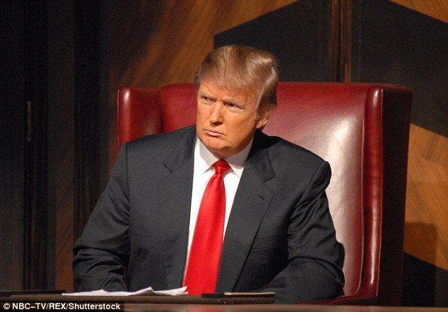 Trump se burla de Schwarzenegger por bajo rating - 3BE599C700000578-4094784-President_elect_Donald_Trump_left_took_to_Twitter_early_Friday_m-m-39_1483714729097