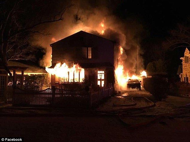 Exjugador de la NFL rescata a anciano de incendio - 3C21517E00000578-4120294-image-a-51_1484420094599