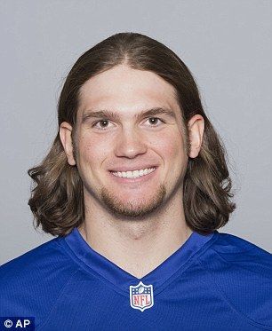 Exjugador de la NFL rescata a anciano de incendio - 3C21865B00000578-4120294-image-m-50_1484420063833