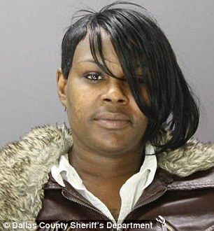 Video: mujer atropella deliberadamente y mata a un hombre - 3C2713DC00000578-4122344-image-m-14_1484502088366