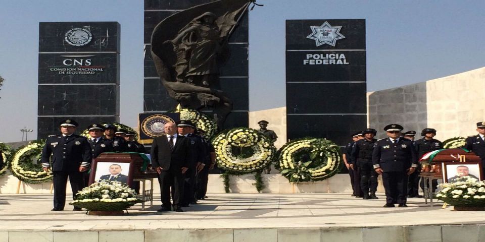Despiden con honores a federales muertos en accidente carretero